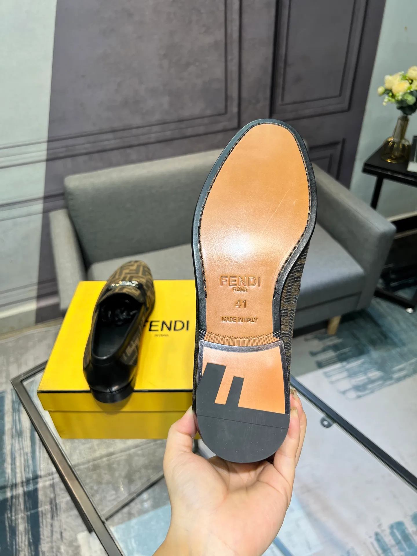 Men's shoes 💰940 [FENDI] Fendi men's business casual leather shoes imported brand cloth/calf leather/open edge beads/brand logo printing -Inner lining: comfortable cowhide lining -Outsole: genuine leather outsole with rubber backing embedded in the heel, perfect injection molding -Super high quality control·Fine workmanship: highlighted (high-end·luxury·grade) -Size: 39-44.38.45.46 Customized, non-returnable
